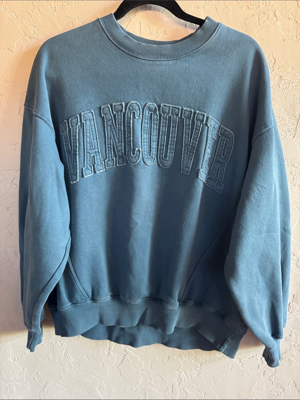 Arizona Jean Co Vancouver Tonal Embroidered Crewneck Sweatshirt Blue Pullover M